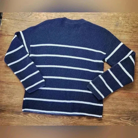 Gap Women's Striped Sweater in navy/white size M - Picture 2 of 9